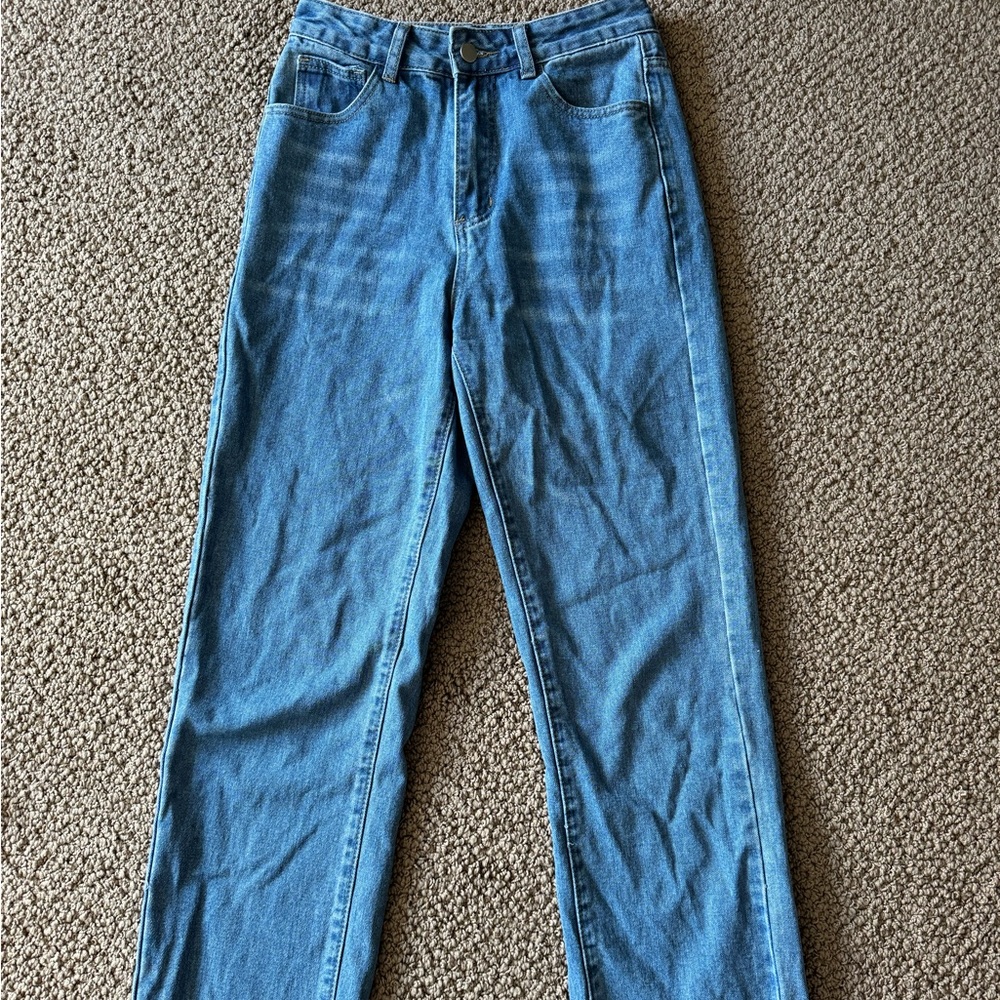Perfect blue jeans with no rips